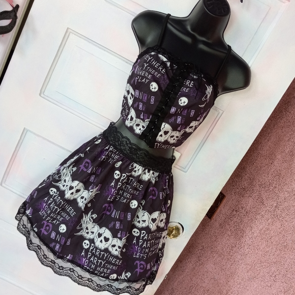Kawaii Goth nwt corset top skirt set! Black lace, purple party skull FINAL PRICE - Picture 4 of 12